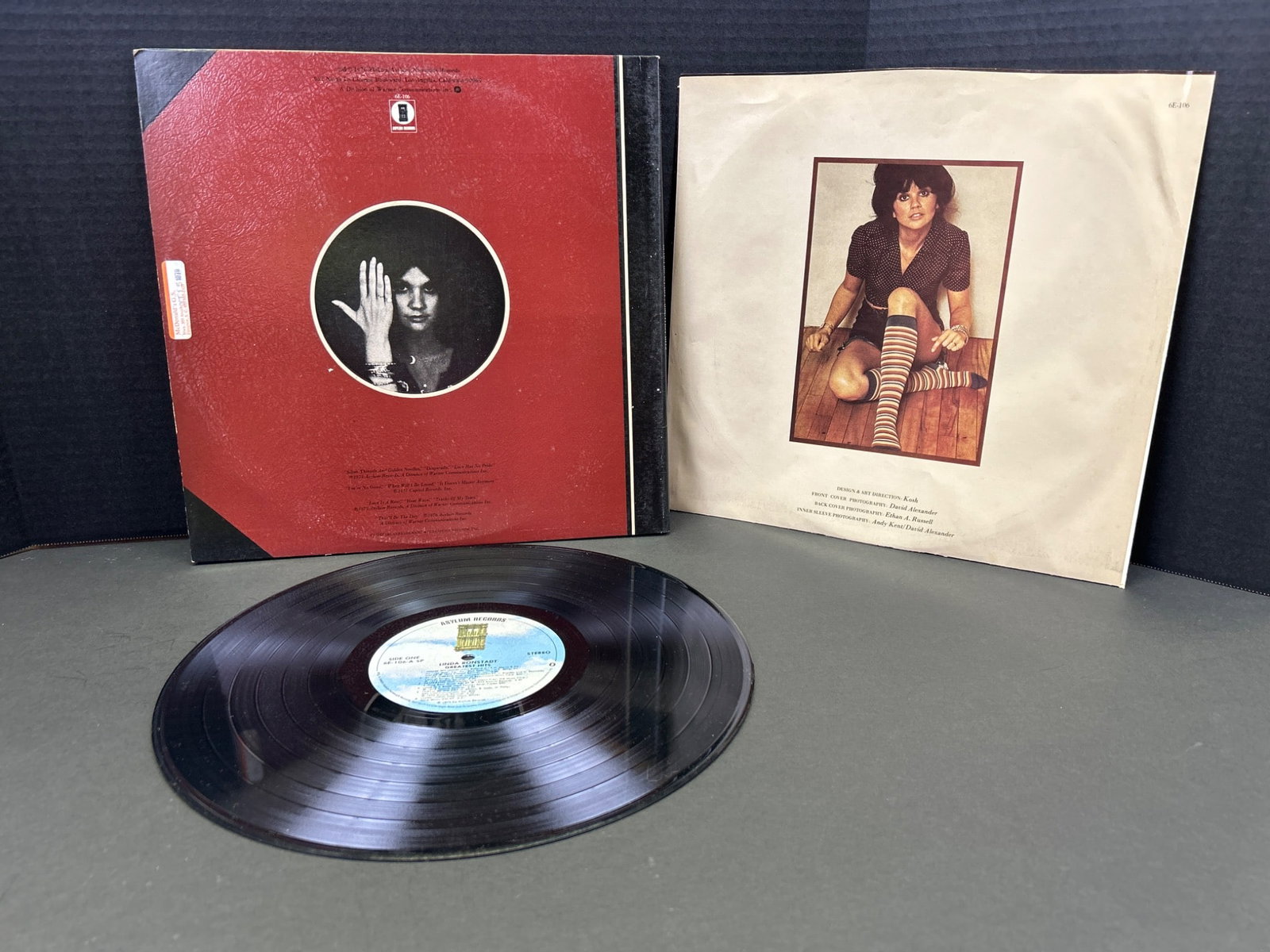 Linda Ronstadt Greatest Hits Vinyl Record Album with Gatefold Sleeve - 2