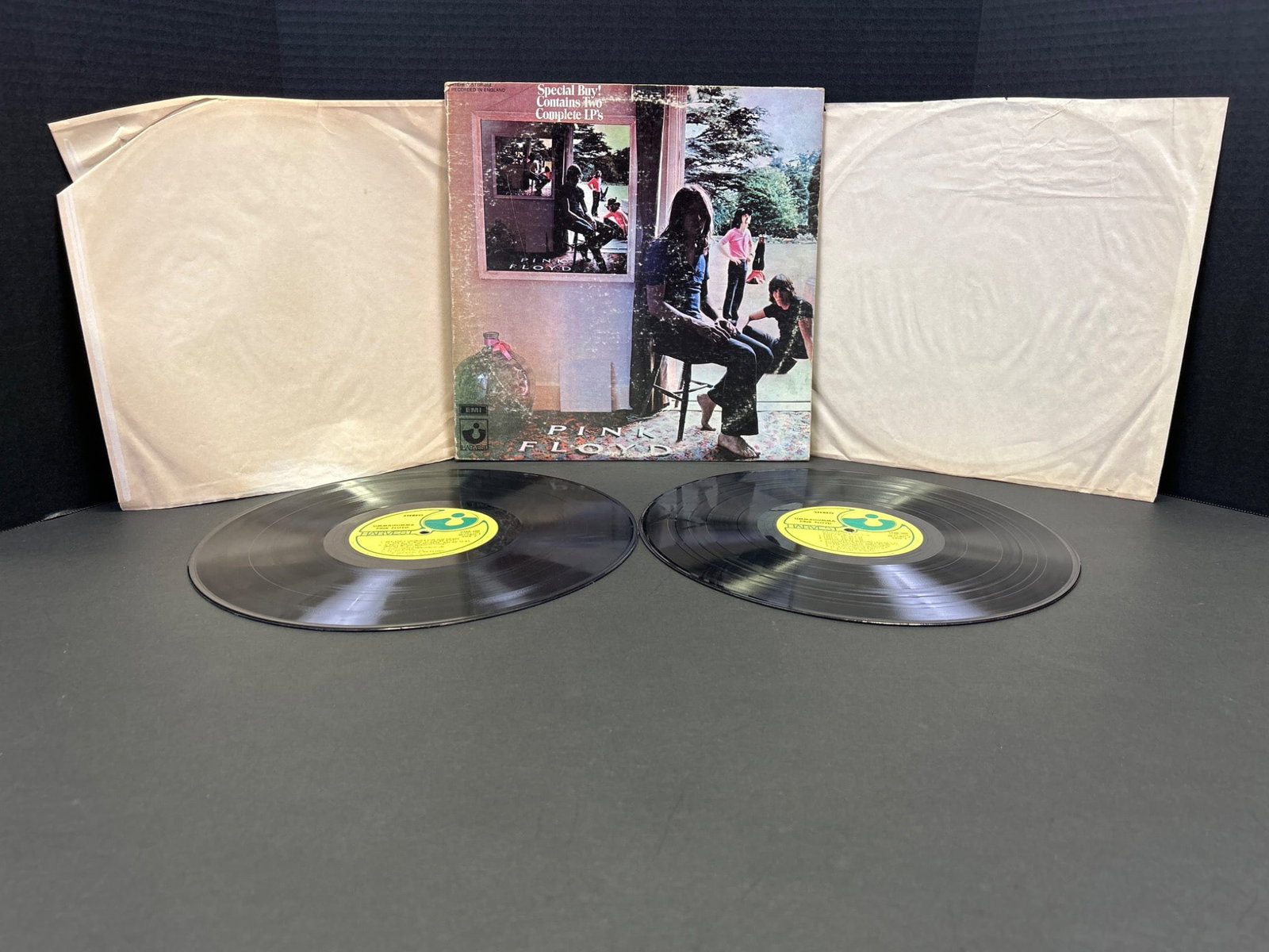 Pink Floyd 'Ummagumma' 2x LP VG+ With Gatefold Sleeve And Inner Sleeves: This lot features Pink Floyd's double LP album 'Ummagumma' with its original gatefold sleeve and inner paper sleeves. Released in 1969 by Harvest Records, this album includes both live and studio reco