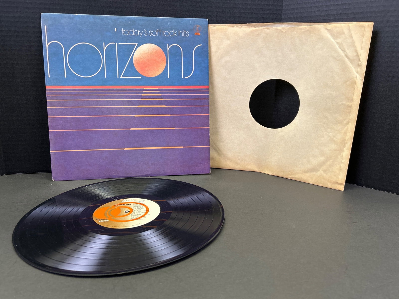 Horizons Todayâ€™s Soft Rock Hits Vinyl Record with Original Sleeve: Horizons, a vinyl record featuring todayâ€™s soft rock hits. The item includes the original outer sleeve and a plain protective inner sleeve. Condition of the vinyl appears preserved