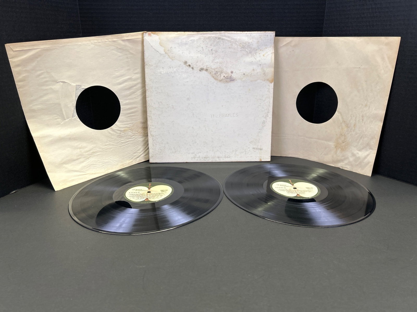 The Beatles â€˜White Albumâ€™ Vinyl Record SetÂ  (1 of 4)