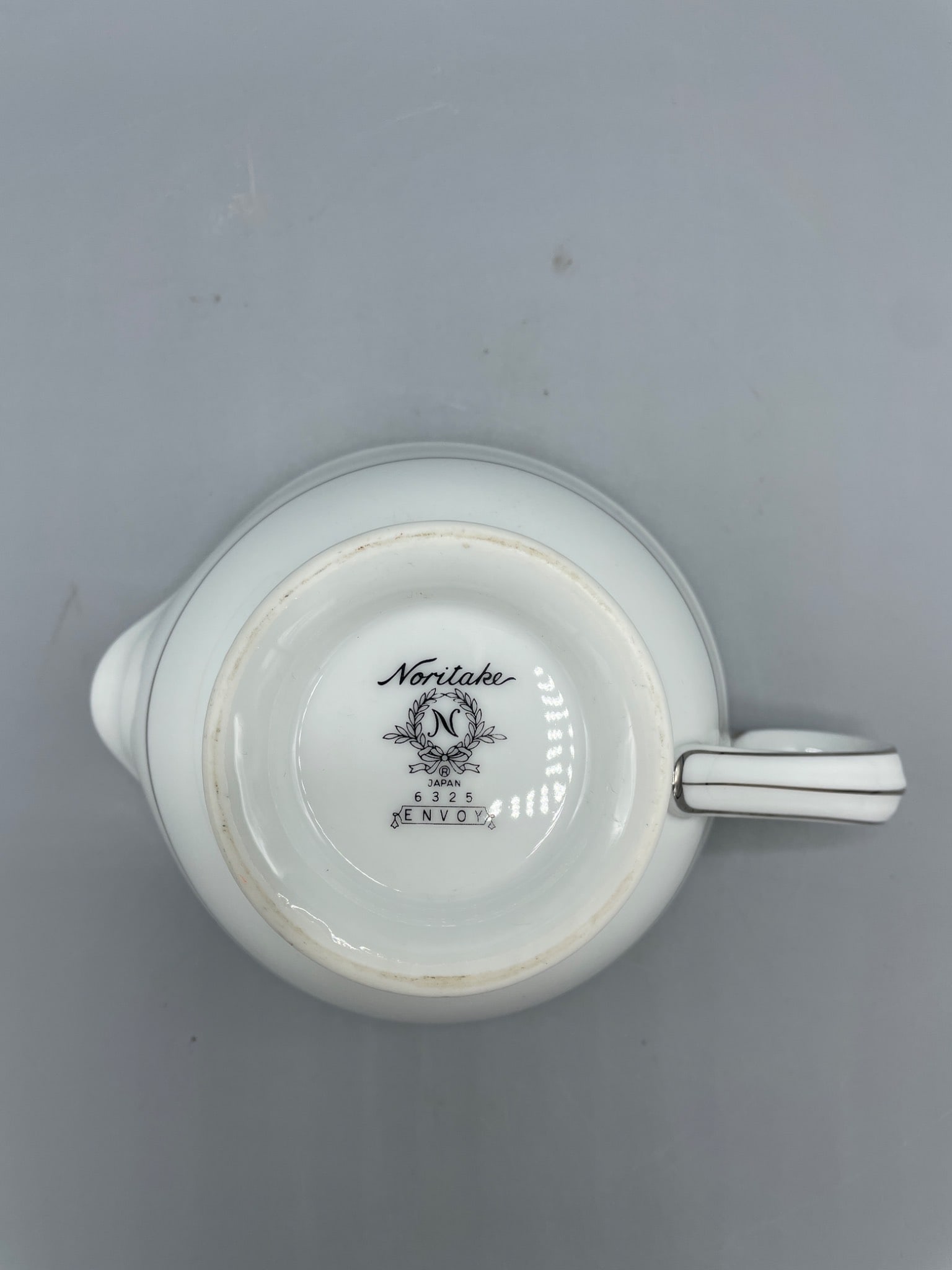 Noritake Envoy 6325 Gravy Boat with Silver Trim - 4