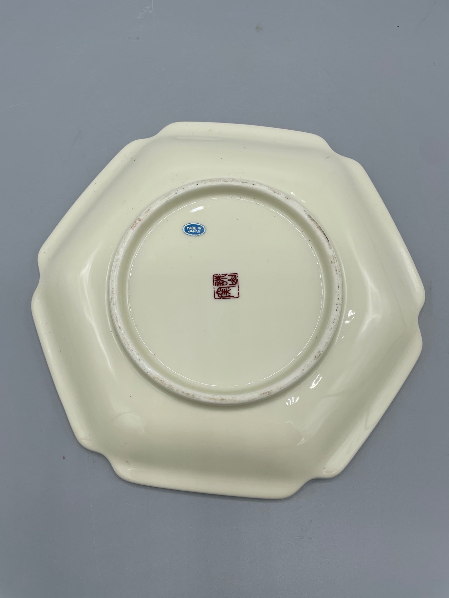 Japanese-Made Octagonal Porcelain Dish With Floral Design - 3