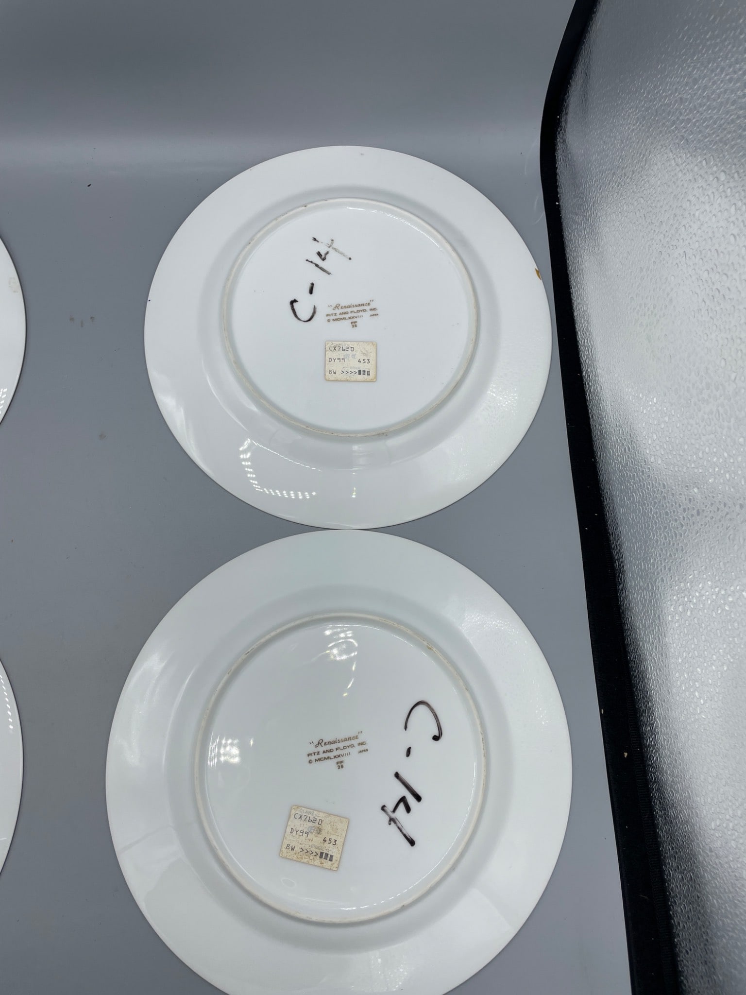 Four Fitz and Floyd Renaissance Dinner Plates, Model FF26 - 5