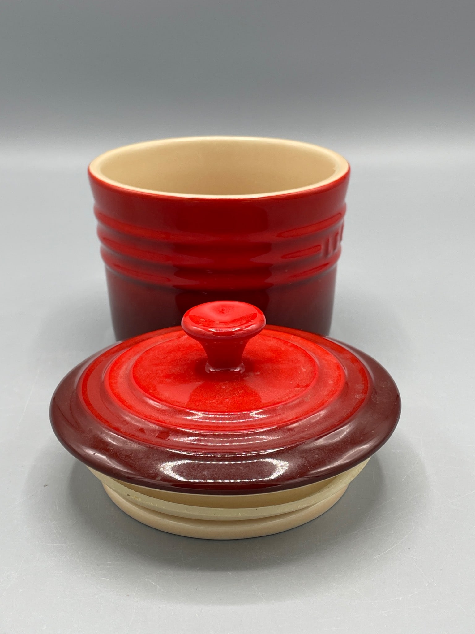 Le Creuset Medium Spice Jar with Lid, Cerise Red - 2
