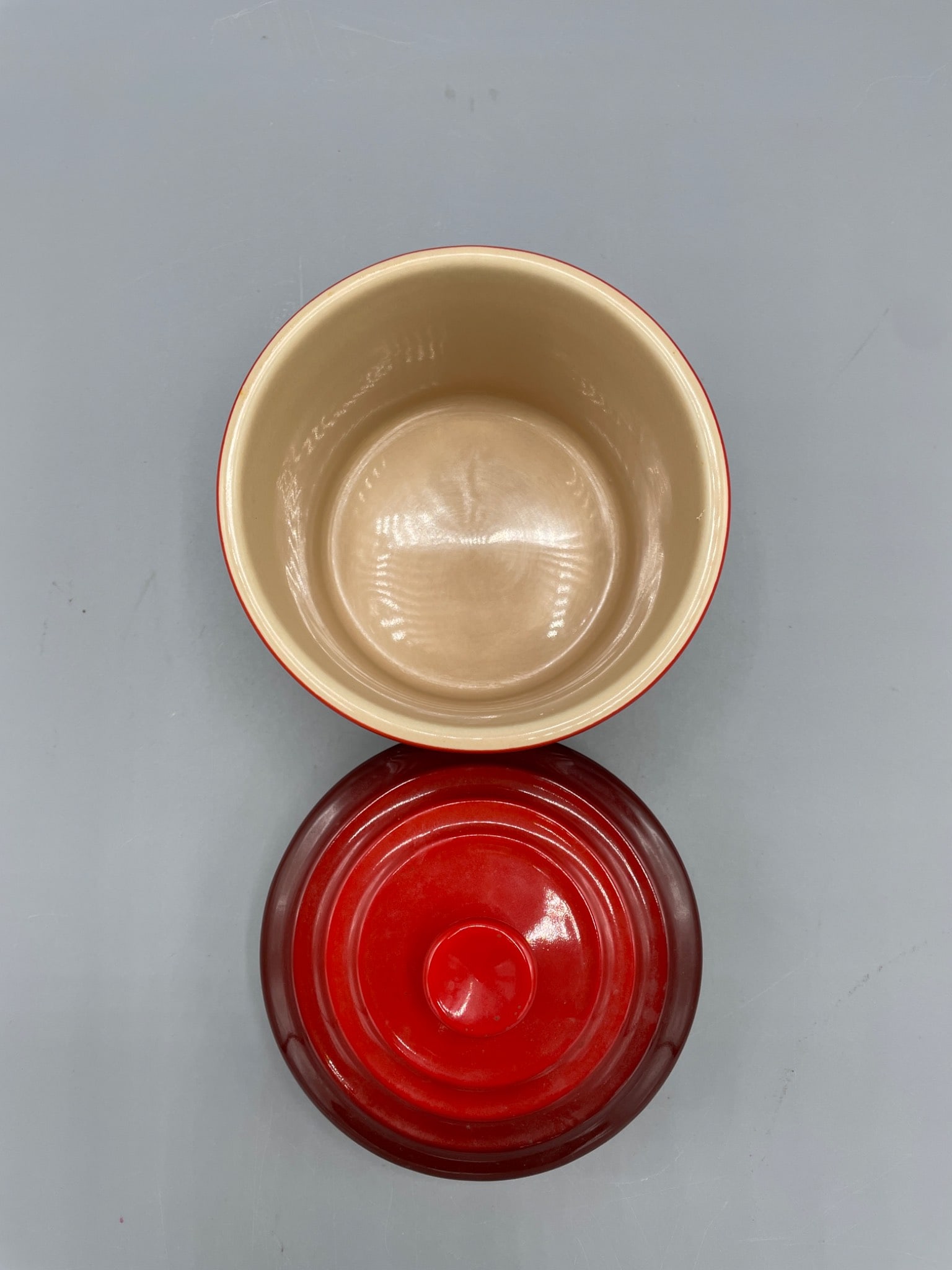 Le Creuset Medium Spice Jar with Lid, Cerise Red - 3