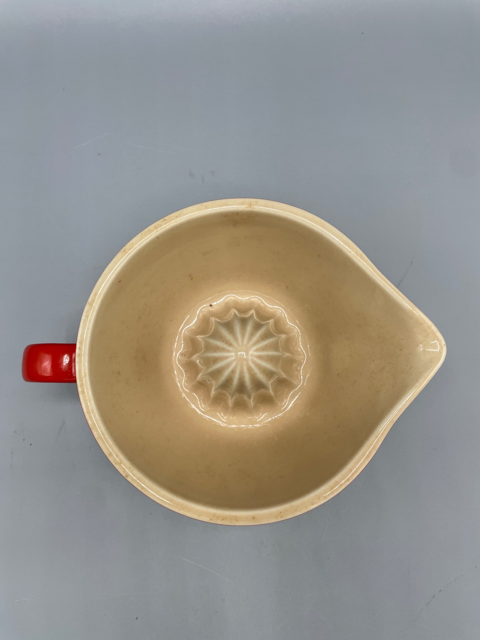 Le Creuset Red Ceramic Juicer With Handle and Pour Spout - 3