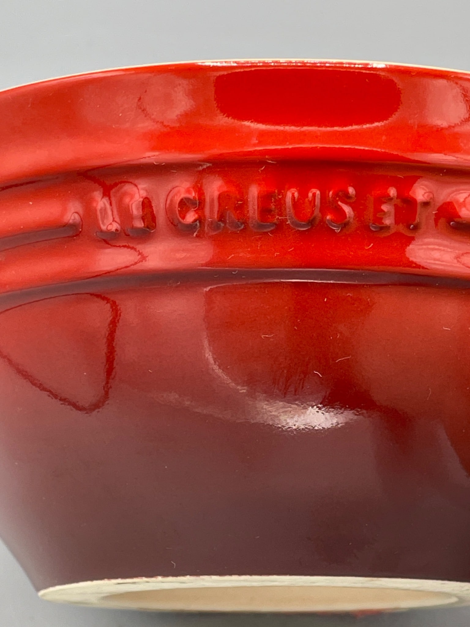 Le Creuset Red Ceramic Juicer With Handle and Pour Spout - 5
