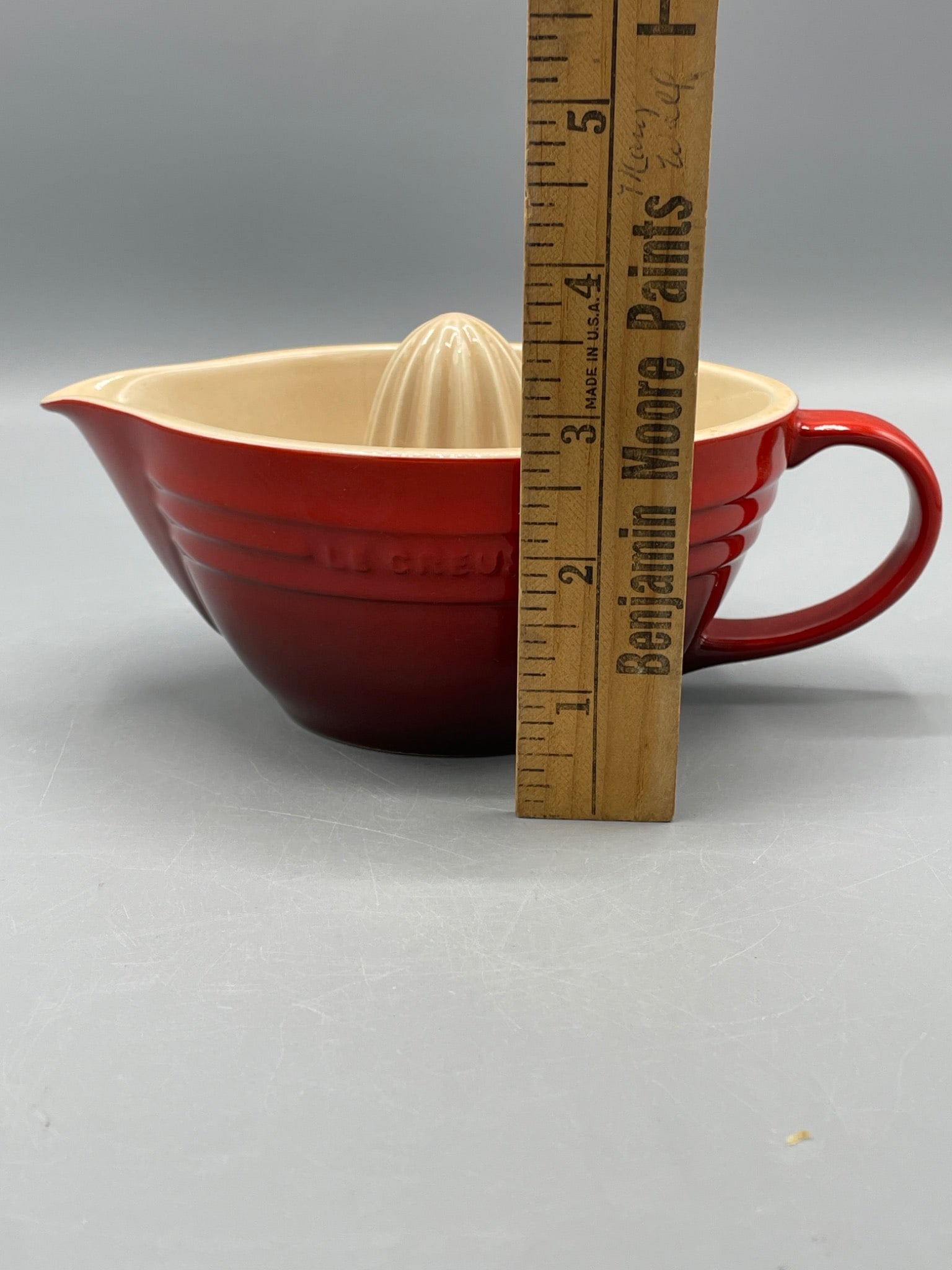 Le Creuset Red Ceramic Juicer With Handle and Pour Spout - 6