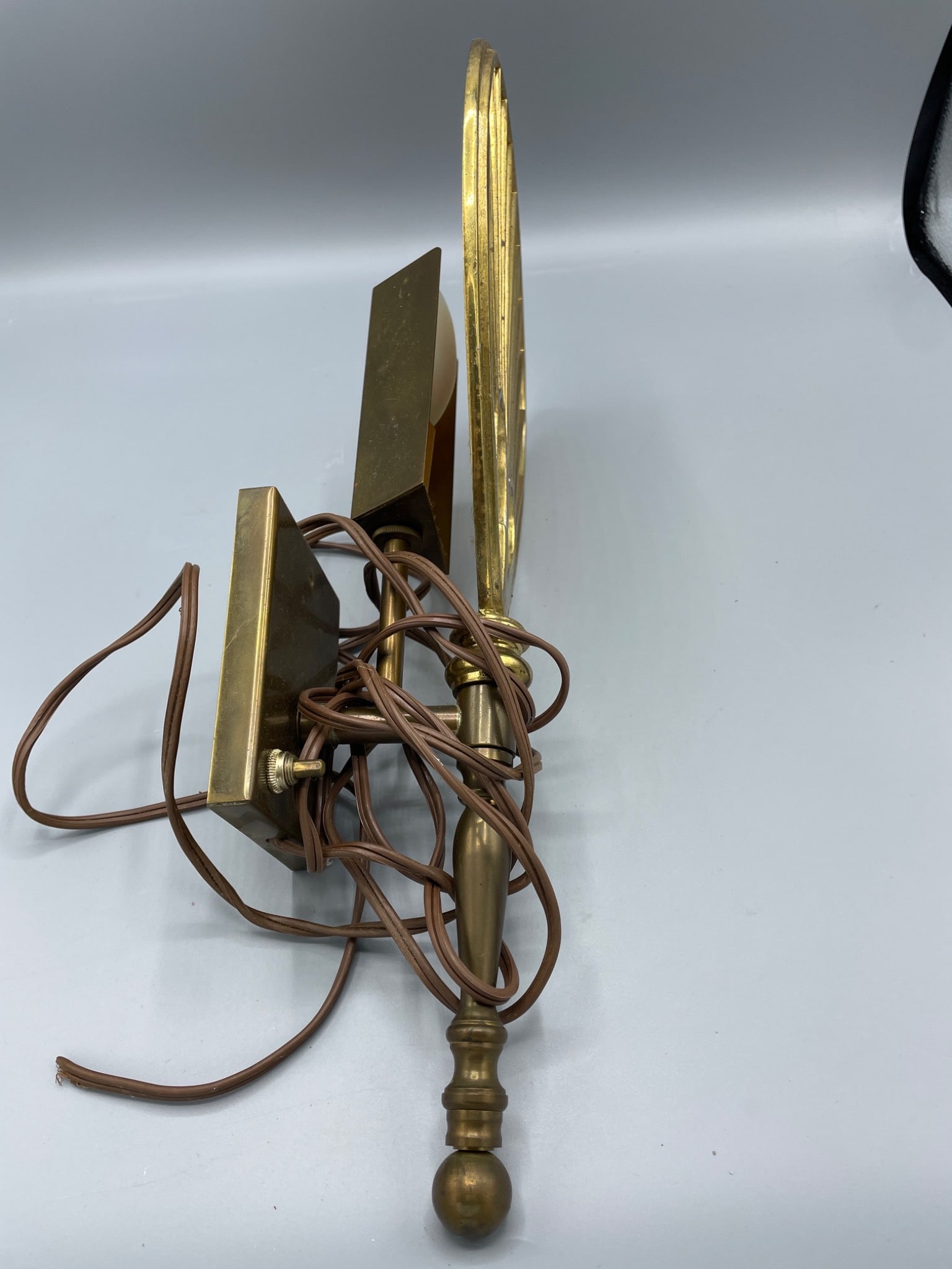 Mid century Wall Mount Light Fixture with Brass Detailing and Fan-Shaped Backplate - 2