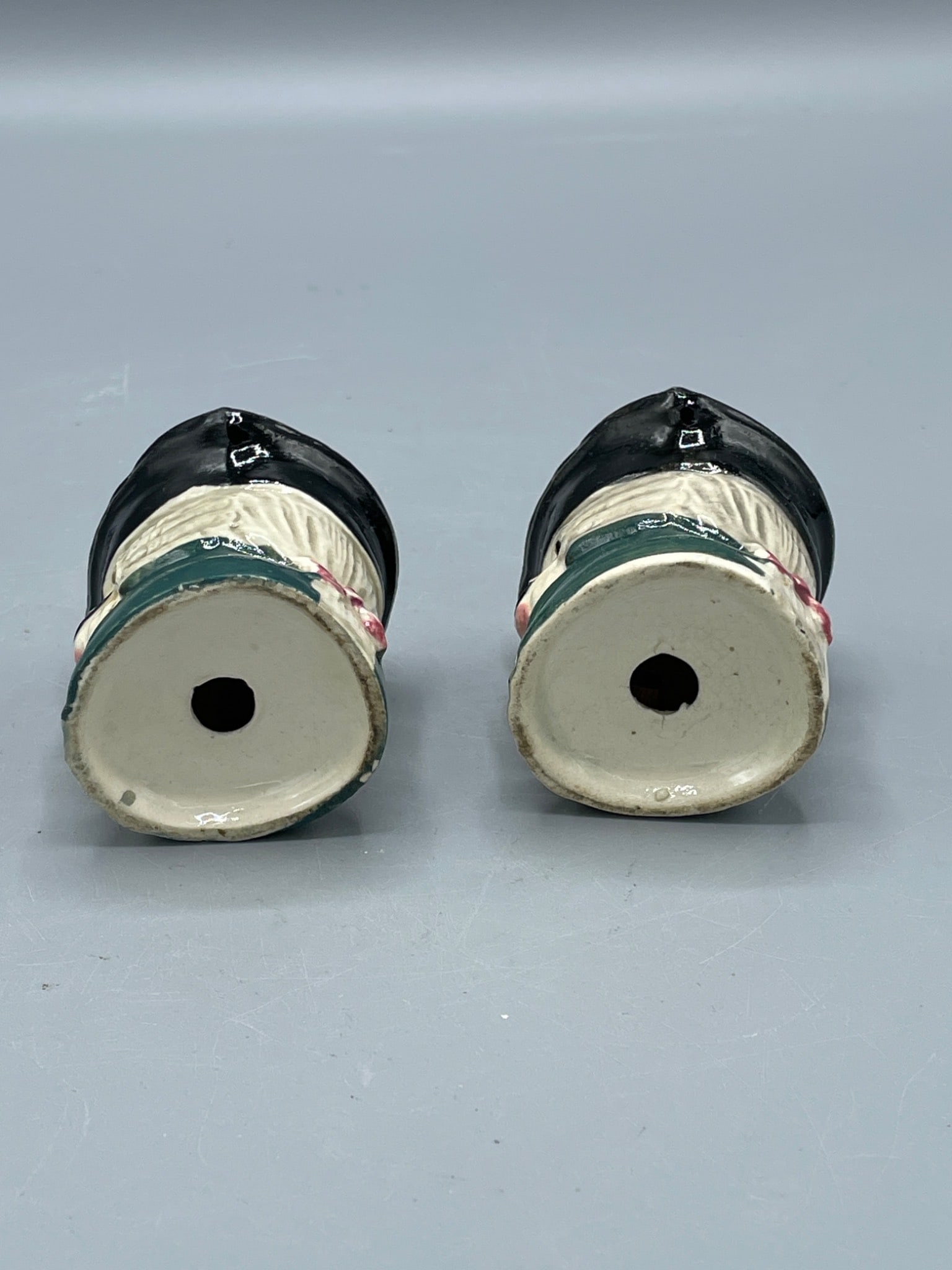 Porcelain Salt and Pepper Shakers in Decorative Outfit Design - 3