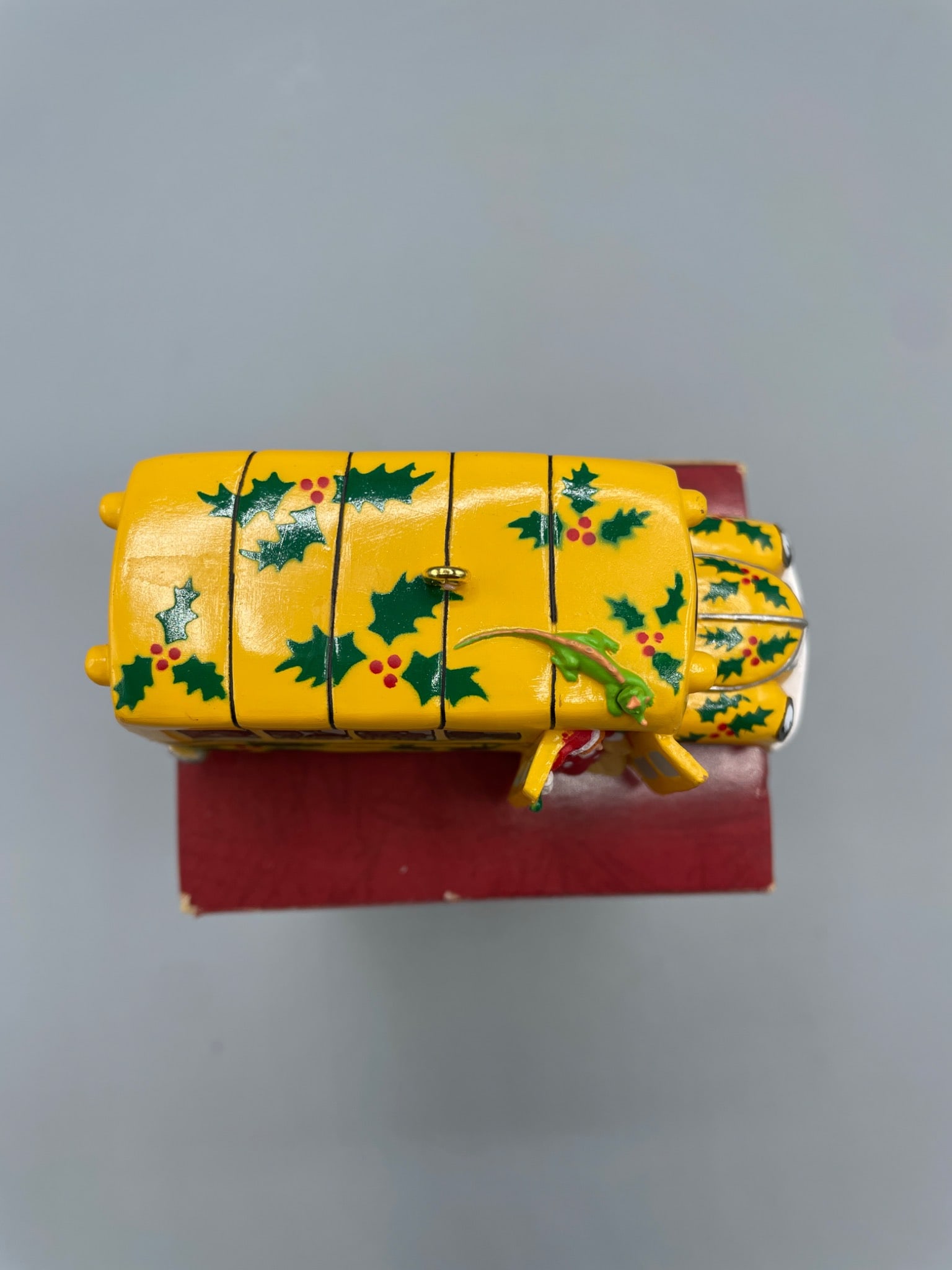 1995 Hallmark Ornament: The Magic School Bus with Ms. Frizzle - 5