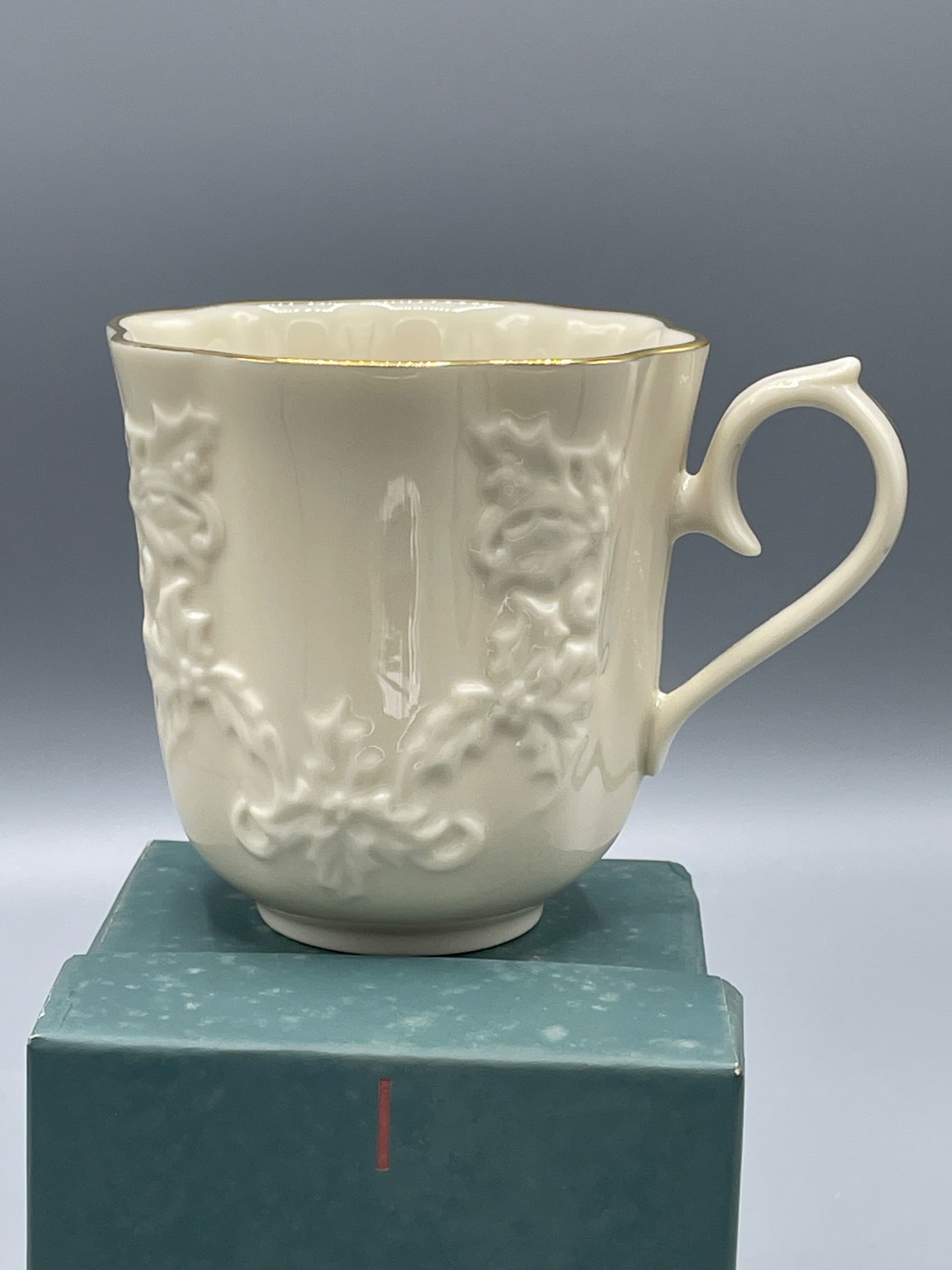 Lenox Holiday Memories Collection Bone China Mug with Gold Trim - 2