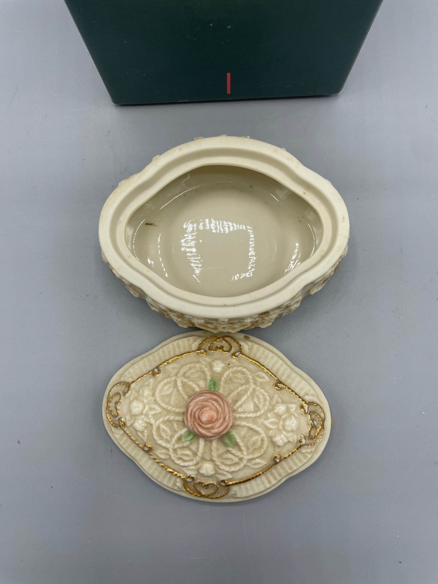 Lenox Songs of the Heart Endless Love Music Box, 1995 - 3