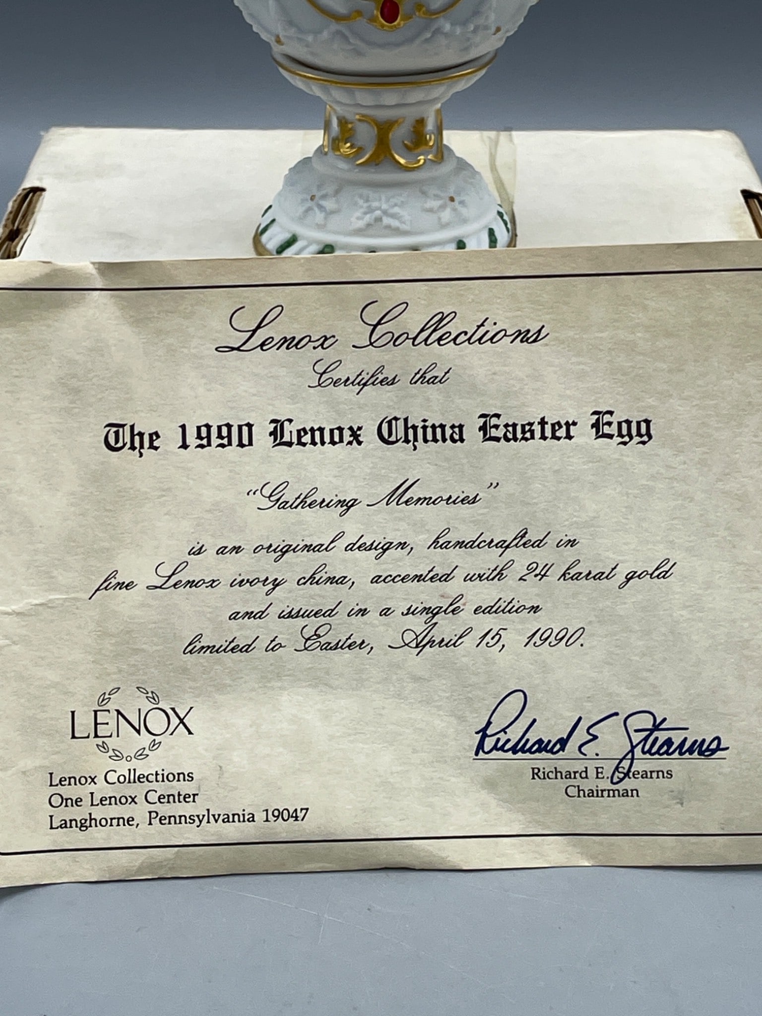 1990 Lenox China Easter Egg 'Gathering Memories' Handcrafted with 24K Gold - 3