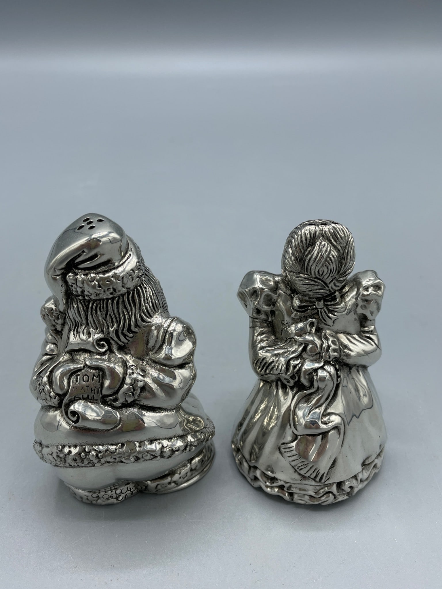 Kirk Stieff Pewter Santa and Caroler Salt and Pepper Shakers, Made in Thailand - 2