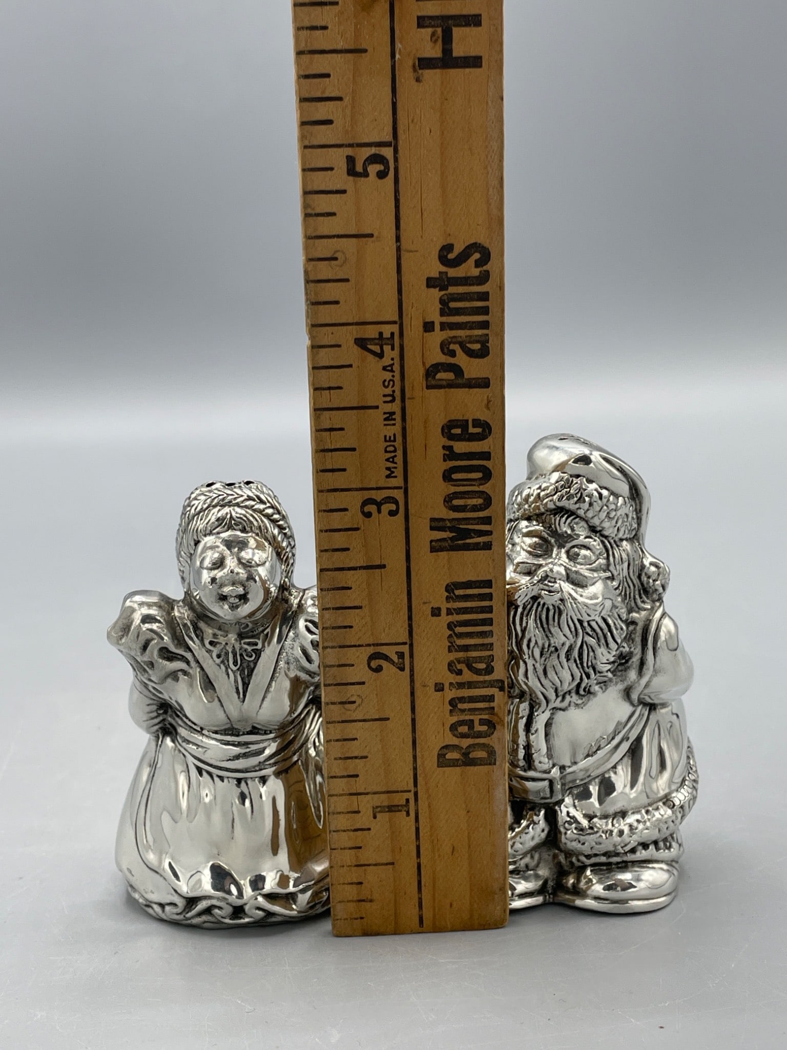 Kirk Stieff Pewter Santa and Caroler Salt and Pepper Shakers, Made in Thailand - 5