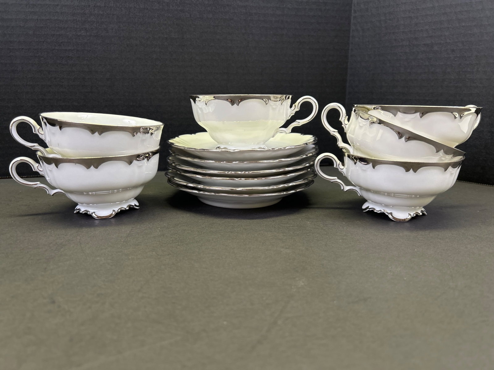 6 Hutschenreuther Selb Bavaria Teacups and Saucers, 2797 45 - 4