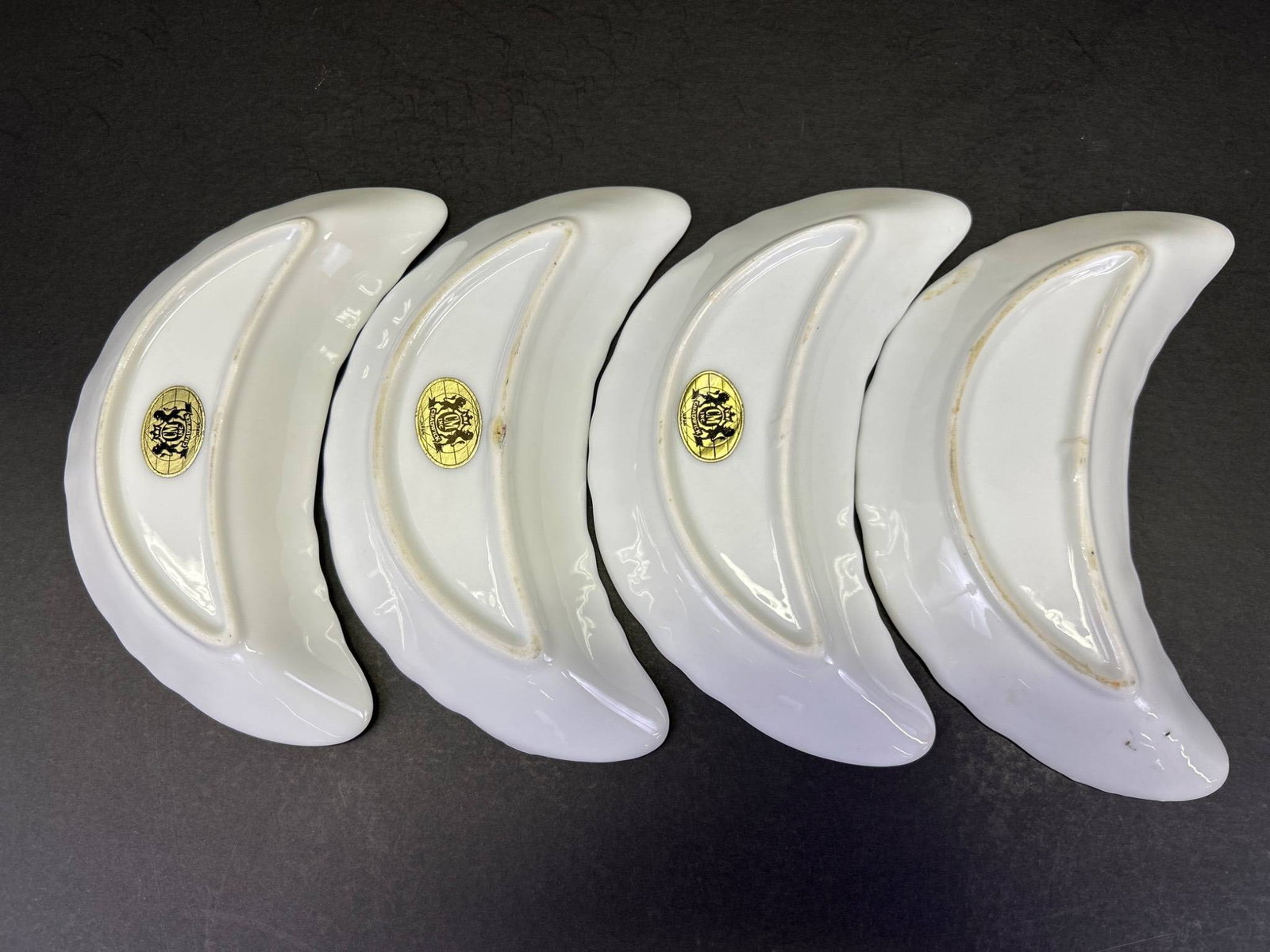 4 Crescent-Shaped Porcelain Dishes with Gold Trim and Floral Motifs - 2