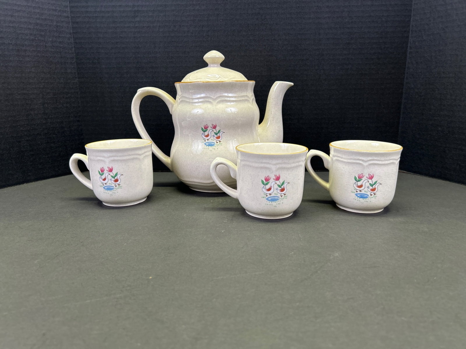 Hallmark Cottage Collection Tea Set with Teapot and 3 Cups - 2