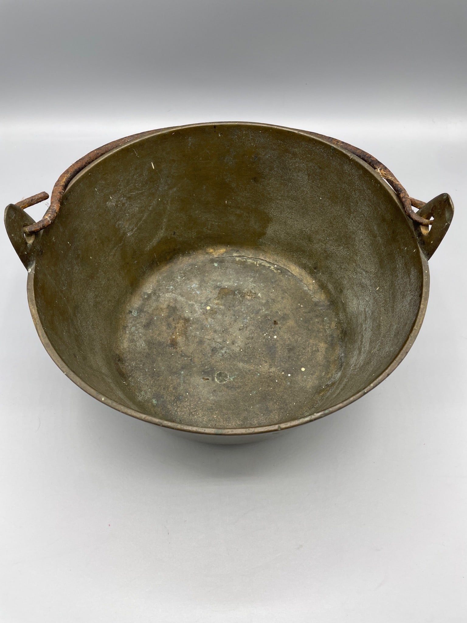 Solid brass Pot with Iron Handle, Approximately 9-Inch Diameter - 2