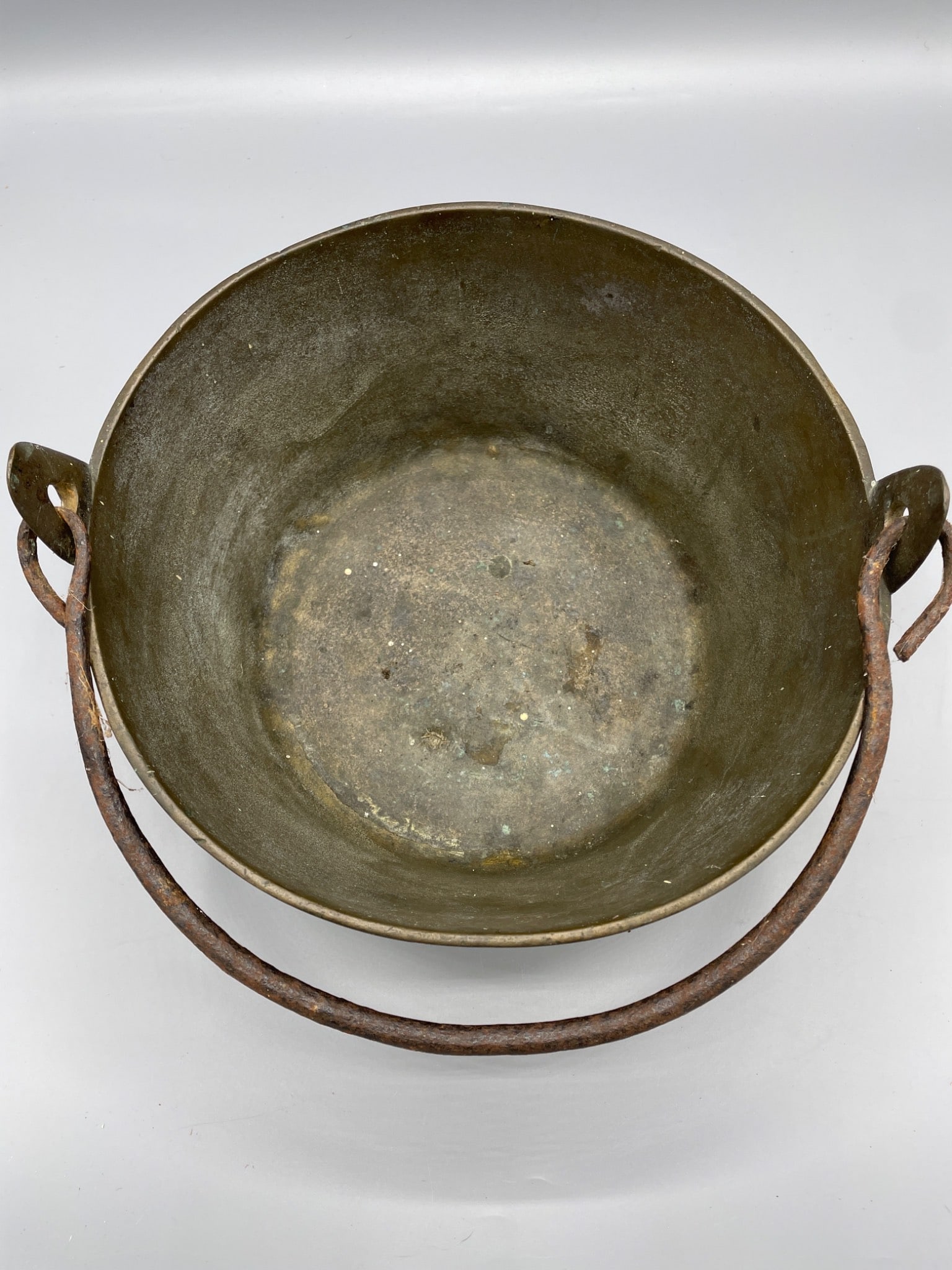 Solid brass Pot with Iron Handle, Approximately 9-Inch Diameter - 3