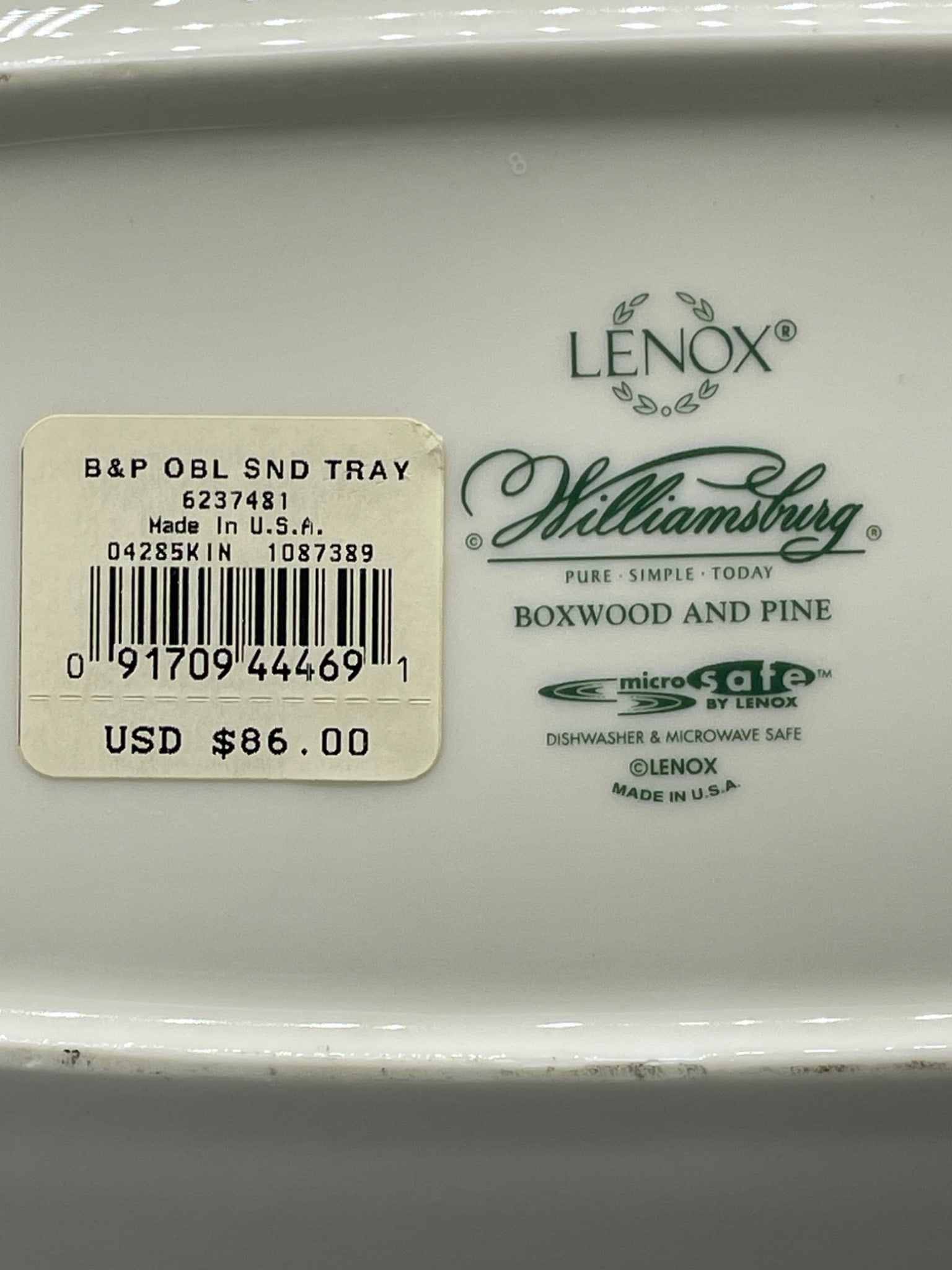 Lenox Williamsburg Boxwood and Pine Oval Sandwich Tray Model 5237481 - 5