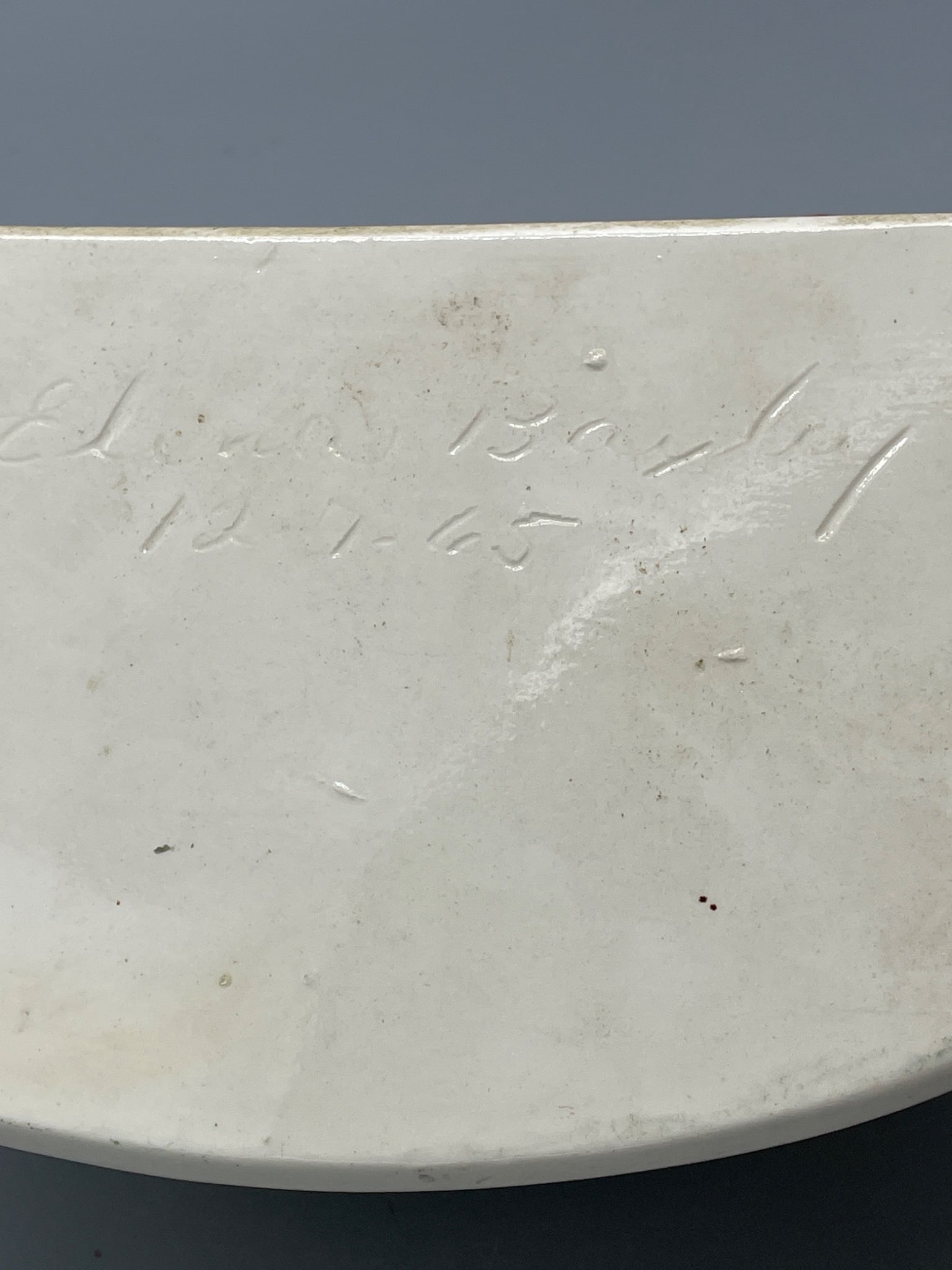 White And Gold Ceramic Wall Pocket Signed â€˜Eliza Baily 12-1-65â€™ - 4
