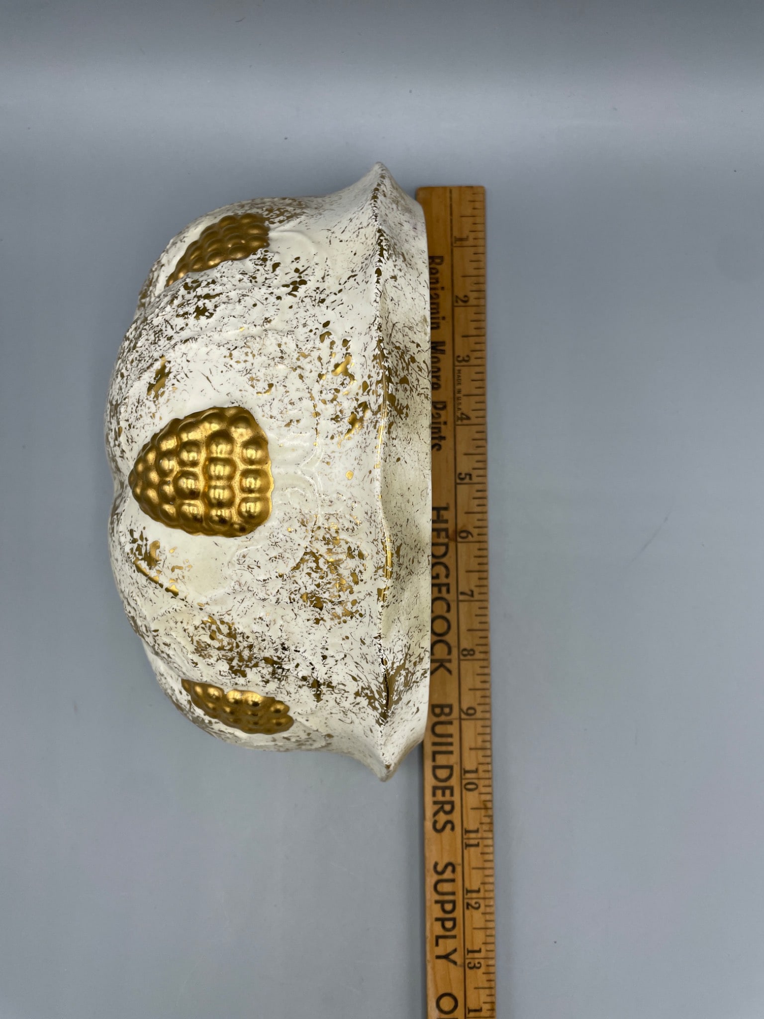 White And Gold Ceramic Wall Pocket Signed â€˜Eliza Baily 12-1-65â€™ - 6