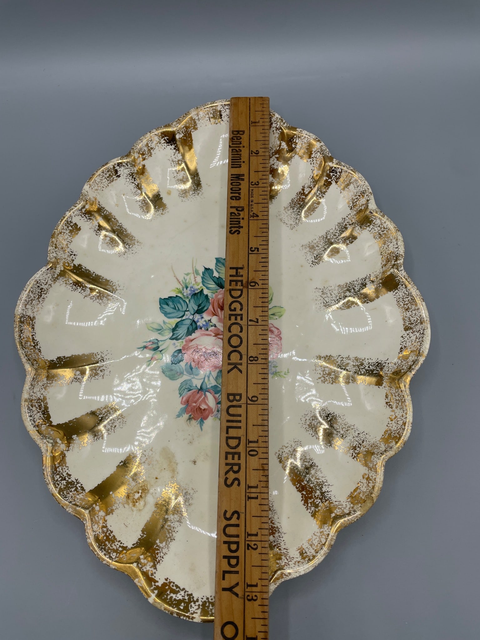 Decorative Porcelain Dish With Floral Pattern and Gold Trim - 3