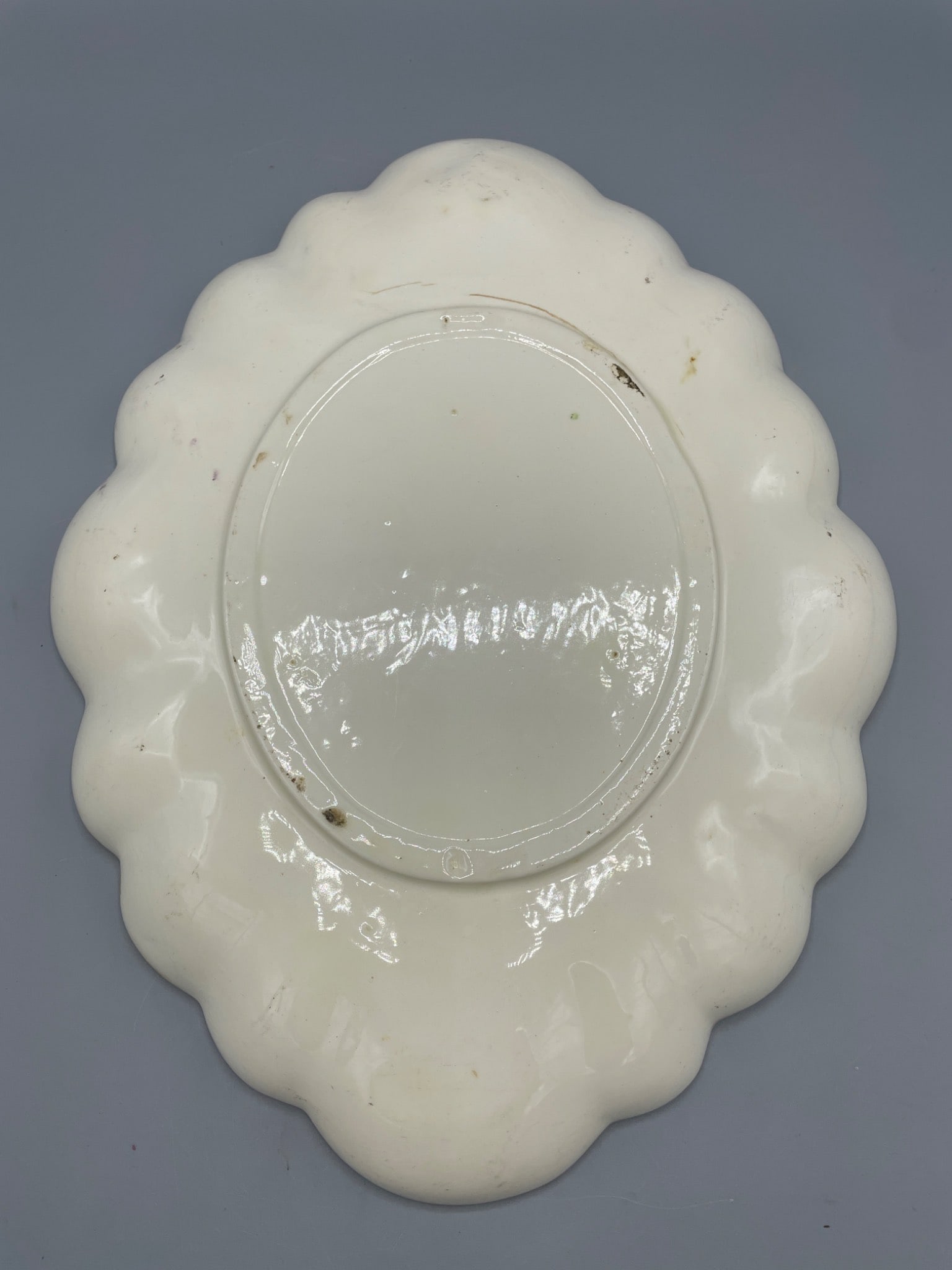 Decorative Porcelain Dish With Floral Pattern and Gold Trim - 4