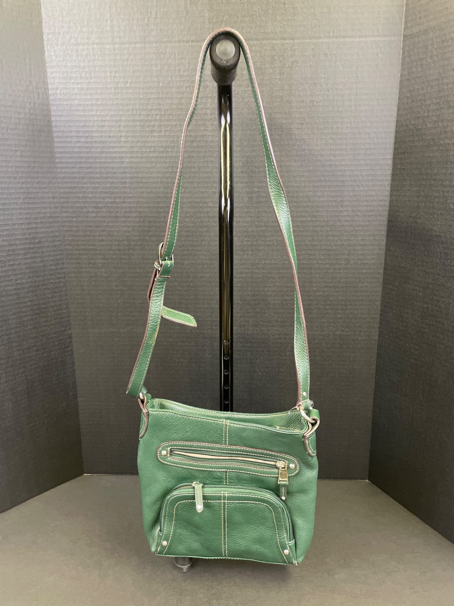 Preowned Green Leather Purse with Adjustable Strap and Multiple Compartments (1 of 5)