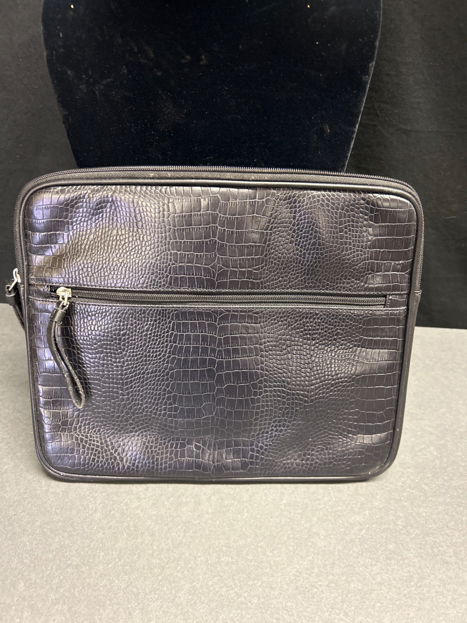 Bodhi Leather Textured Pouch with Zipper Closure - 3