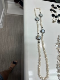 Long pearls with rounds gray disks