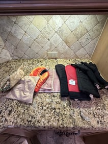 Assorted Oven Mitts & Pot Holders