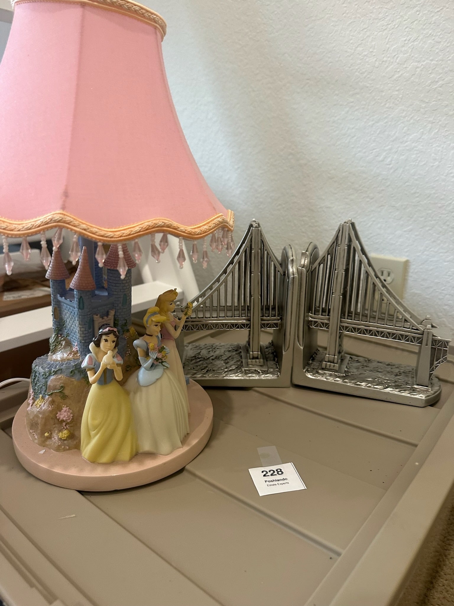 Disney Princess Castle Lamp & Bridge Bookends: Disney Princess lamp featuring Snow White and Cinderella around a castle base with pink shade, paired with silver-tone metal bridge bookends. Charming decorative lot combining Disney whimsy with archi