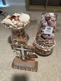 Decorative Shell Arrangements and Cross D?cor