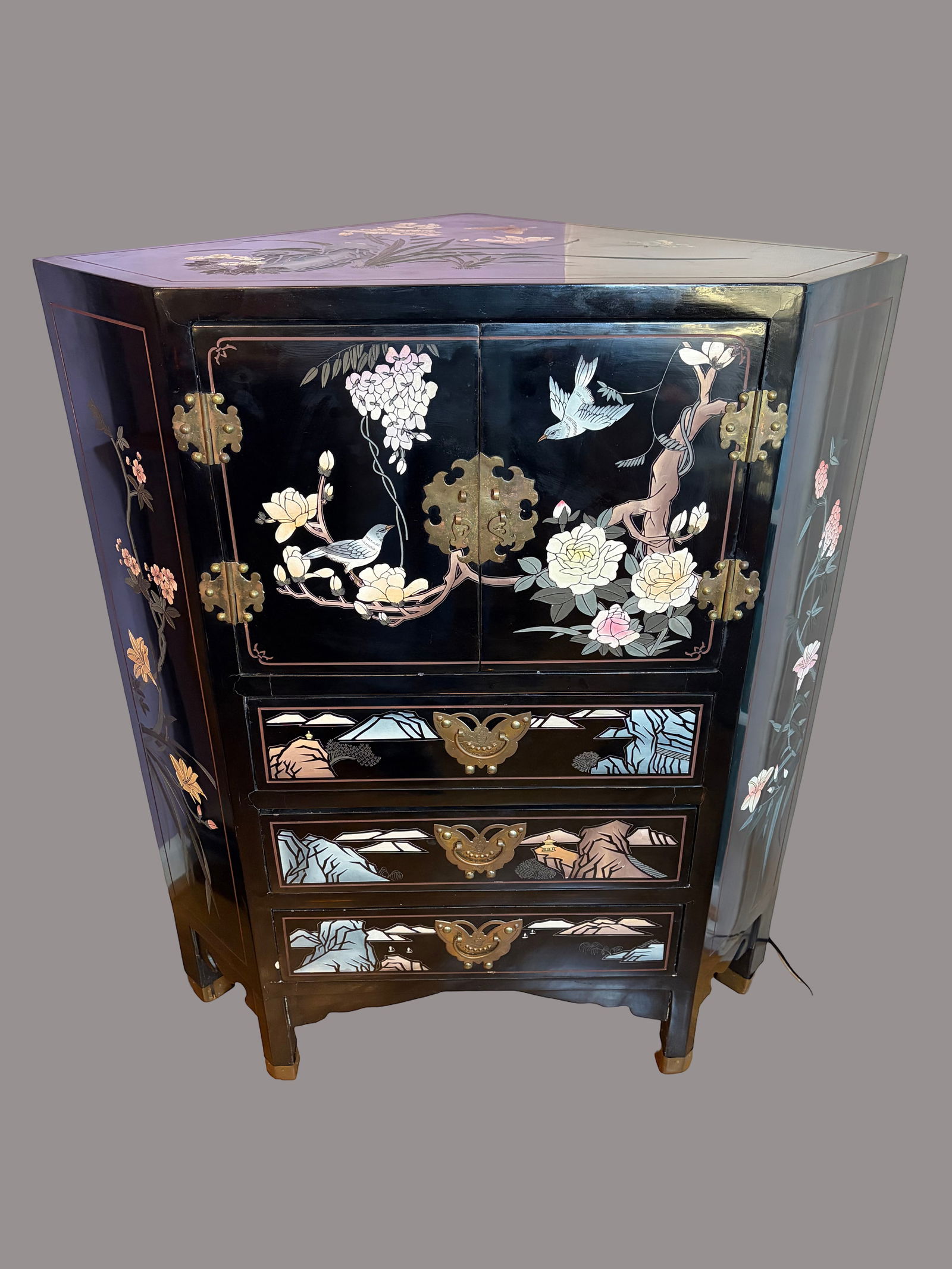 Coromandel Lacquered Corner Cabinet, Chinese, 20th Century