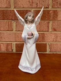 Lladró ‘Joy In My Heart’ 6908 Angel Figurine