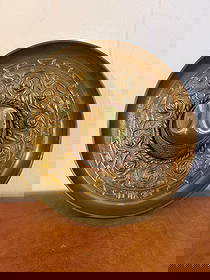 Antique Silver-Plated Brass Souvenir Sombrero Hat from Mexico: Circular silver-plated brass sombrero hat souvenir featuring rose motif embossing and rope detail around the rim of the hat crown. Inscribed with ‘Mexico’ on the exterior. Measures approximately 6