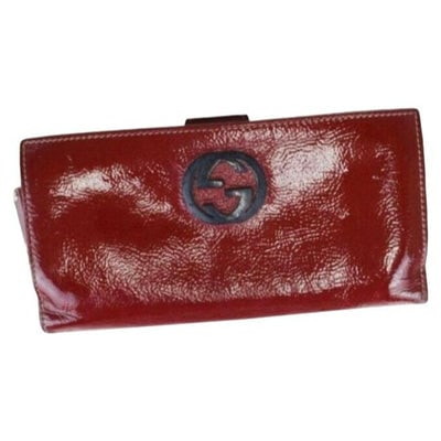 Gucci Red And Black Xl Tom Ford Checkbook Style Wallet: For sale is a vintage, Tom Ford era, Gucci, glossy red leather, XL checkbook style wallet with a black XL GG logo accent, an envelope snap closure, a zip close change purse, checkbook holder, and mult