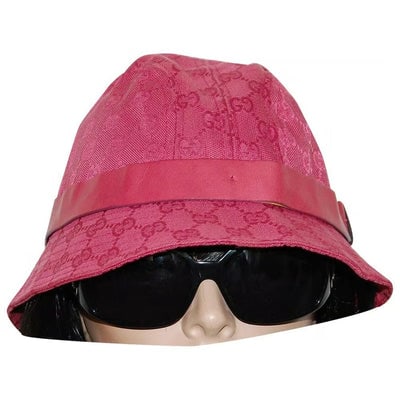 Gucci fuchsia pink Guccissima print Traditional Web Fedora: For sale is the classic Gucci Traditional Web Fedora made from medium fuchsia pink Guccissima print canvas with a matching leather band, a Gucci embossed leather accent, and a 3.5" brim! It is the cla