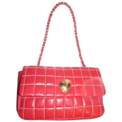Moschino Red Quilted Leather Shoulder Bag w Envelope Top & Chain Strap: For sale is a NWT, AMAZING, Moschino, red quilted leather, retro, shoulder bag with a quilted leather front and back, smooth leather bottom and sides, gold heart accent twist lock closure, chain and l