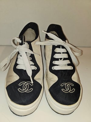 Chanel ivory & black low top sneakers with box! (1 of 4)