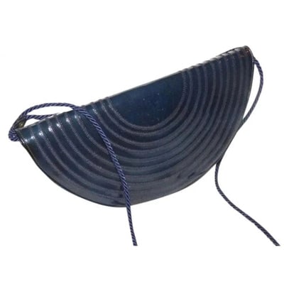 Fendi navy leather stylized fan two-way- cross body or clutch: For sale is a vintage, Fendi, mod look, navy blue, lacquered/ patent leather, two-way- cross body/shoulder purse or clutch in the shape of a stylized fan! A gorgeous bag in amazing vintage condition t