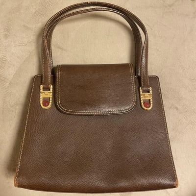 Gucci mod brown leather top handle Kelly bag w carnelian cabochon accents: For sale is a 1950's to 1960's mod Gucci, unique, brown leather, top handle Kelly style bag with beautiful, gold chain accents inlaid with orange carnelian cabochon stones attaching the straps, an env