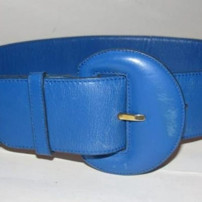 Gucci Cobalt Blue Leather Vintage Belt: For sale is a Gucci in a small size in cobalt blue leather with a simple, large, matching round leather buckle! The round, leather buckle is 3.25" x 2.5" and larger than the 2" wide belt. The bel