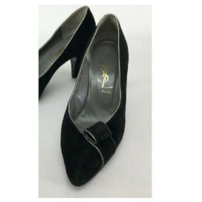 Yves Saint Laurent 1960's size 35 EU black suede 3" kitten heels w silver trim: For sale is a pair of amazing, 1960's mod, Yves Saint Laurent, size 35 EU, black suede 3" slim heels with almond shaped toes, silver trim at the openings, and rolled suede accents at the toes with sil