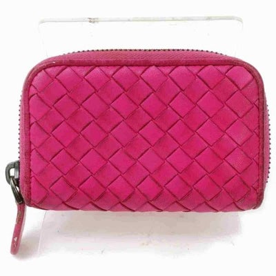 For sale is a Bottega Veneta, fuchsia intrecciato leather wallet with three compartments and a zip: For sale is a Bottega Veneta, fuchsia intrecciato leather wallet with three compartments and a zip around style! This is a great looking, sleek leather wallet from Bottega Veneta with a very intellige