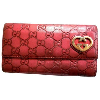 For sale is a Gucci, metallic magenta leather, XL bi-fold style wallet with an embossed Guccissima: For sale is a Gucci, metallic magenta leather, XL bi-fold style wallet with an embossed Guccissima design, envelope flap, snap front closure, interior zip change purse, checkbook holder, card slots, a