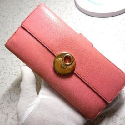 Gucci, pink leather, 'Eclipse' style, XL size, wallet with a snap closure change purse, gold: Gucci, pink leather, 'Eclipse' style, XL size, wallet with a snap closure change purse, gold hardware, and many card, cash, and long checkbook slots! It has a polished gold disk engraved with 'Gucci'